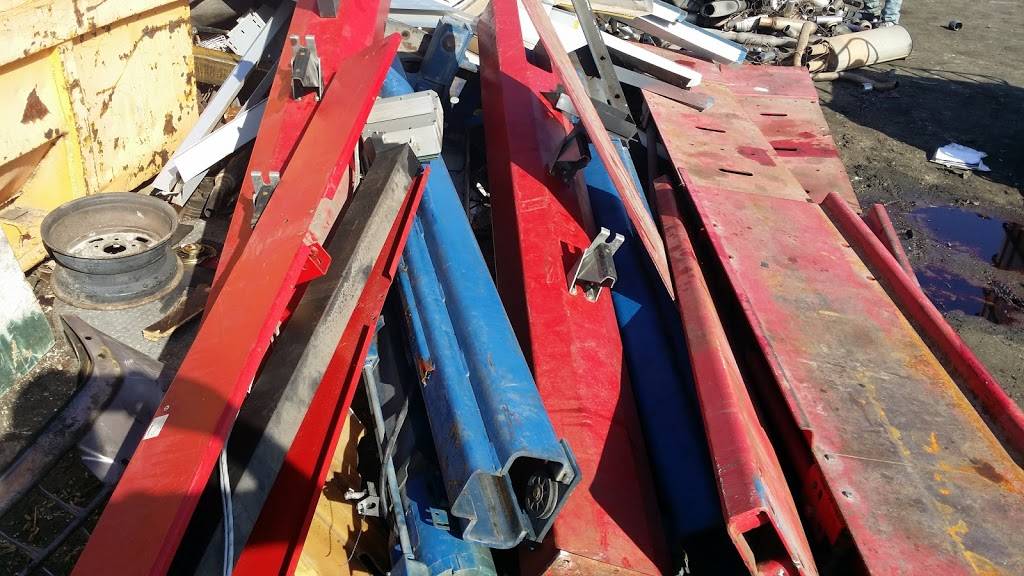 Apache Iron Metal & Auto Salvage - 1001 W Kennedale Pkwy, Fort Worth