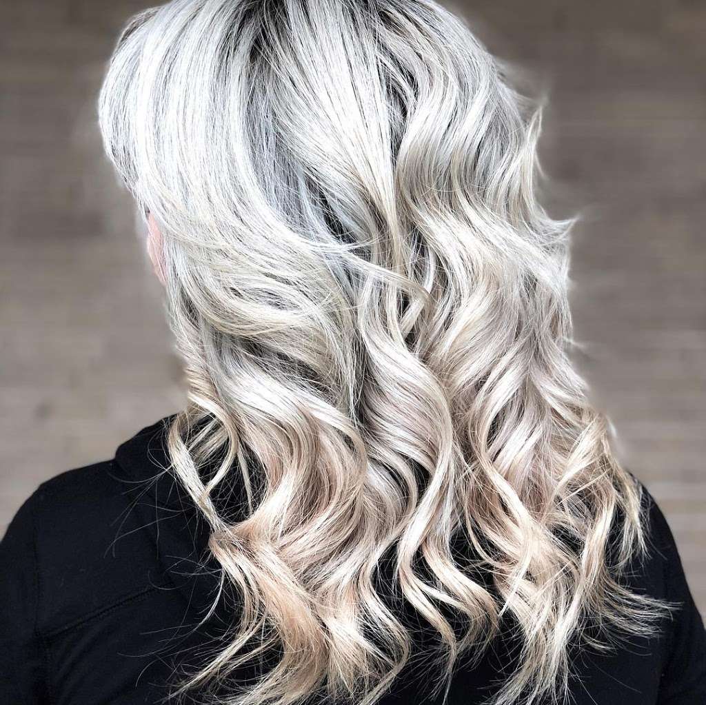 Creative Hair Co at Studio 81 | 4818 Fairmont Pkwy, Suite #5 inside Sola Salons, Pasadena, TX 77505, USA | Phone: (281) 657-7307