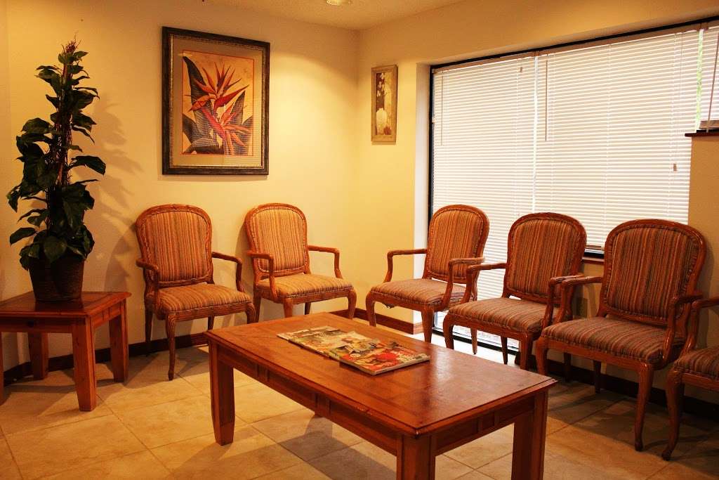 First Care Chiropractic and Family Practice | 115 E Lancaster Rd, Orlando, FL 32809, USA | Phone: (407) 888-8411