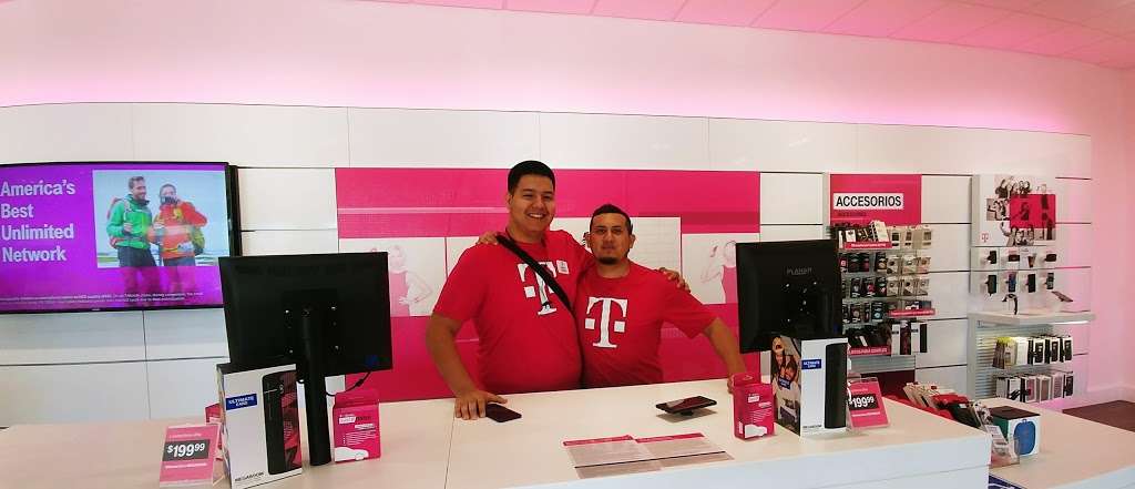 T-Mobile | 4314 W McDowell Rd, Phoenix, AZ 85035, USA | Phone: (623) 738-3622