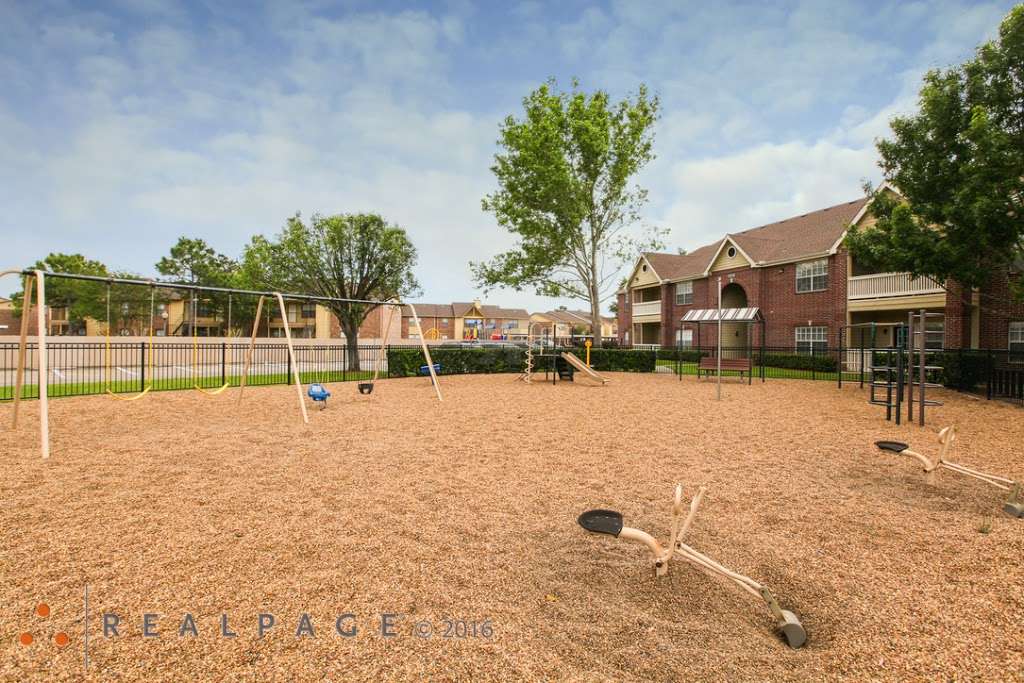 Remington Apartments-Pearland | 2525 Barry Rose Rd, Pearland, TX 77581, USA | Phone: (281) 485-6556