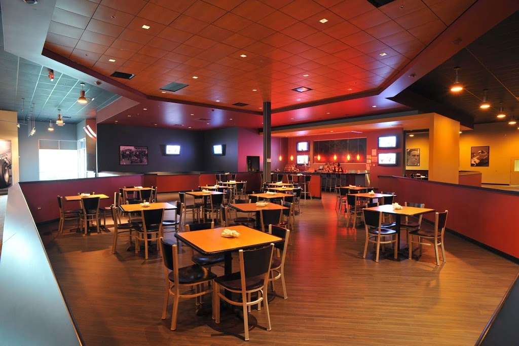 Paddock Lounge | 2381 Army Trail Rd, Addison, IL 60101, USA | Phone: (630) 433-3700