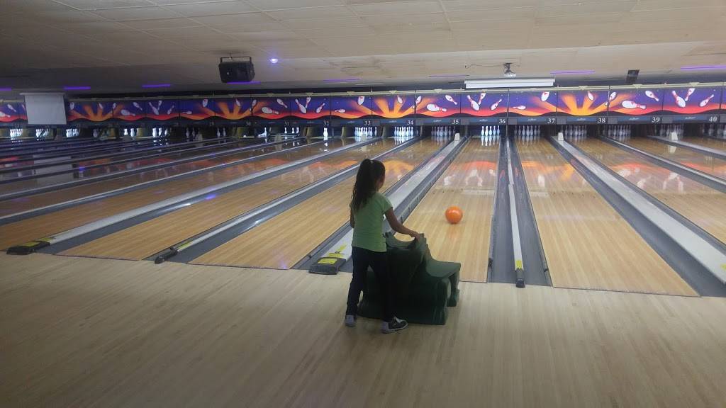 AMF Norfolk Lanes | 2441 E Little Creek Rd, Norfolk, VA 23518, USA | Phone: (757) 583-1571