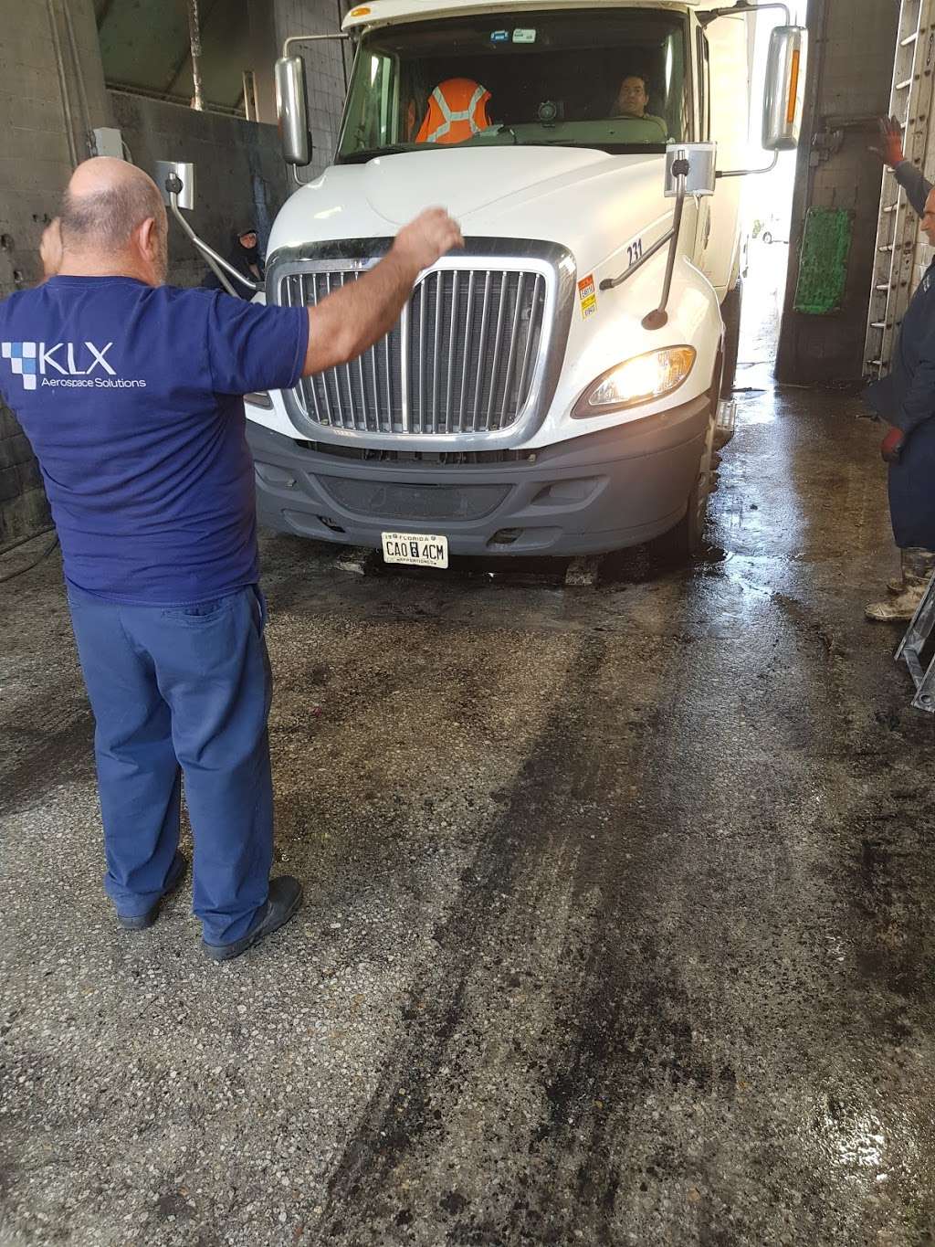 The Classic Truck Wash | 10190 NW 116th Way, Medley, FL 33178, United States | Phone: (305) 889-0047