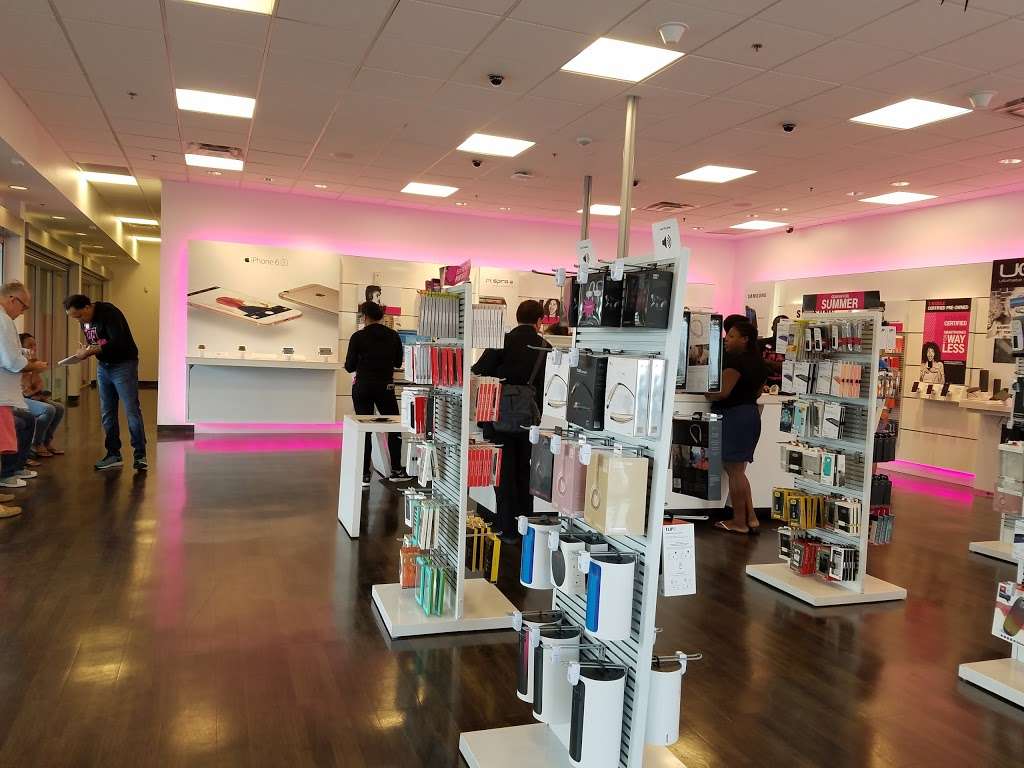 T-Mobile | 1900 Okeechobee Blvd Ste C10, West Palm Beach, FL 33409 | Phone: (561) 478-7988