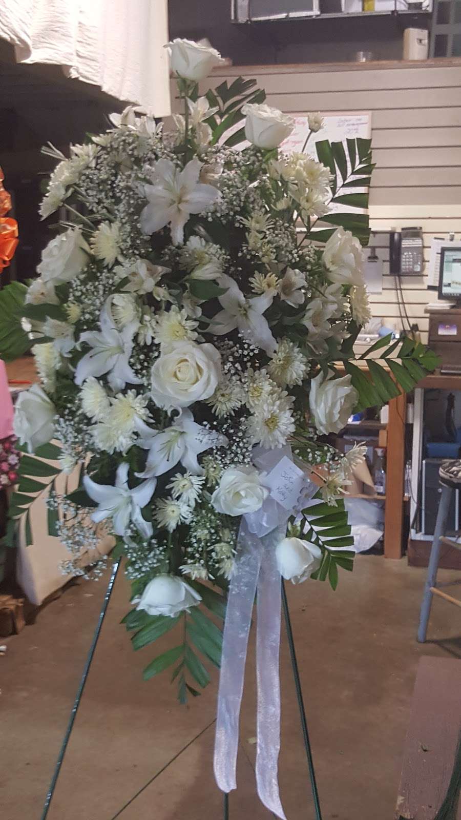 The Florist at Deckers Nursery (Greenlawn Florist) | 841 Pulaski Rd, Greenlawn, NY 11740, USA | Phone: (631) 261-6647