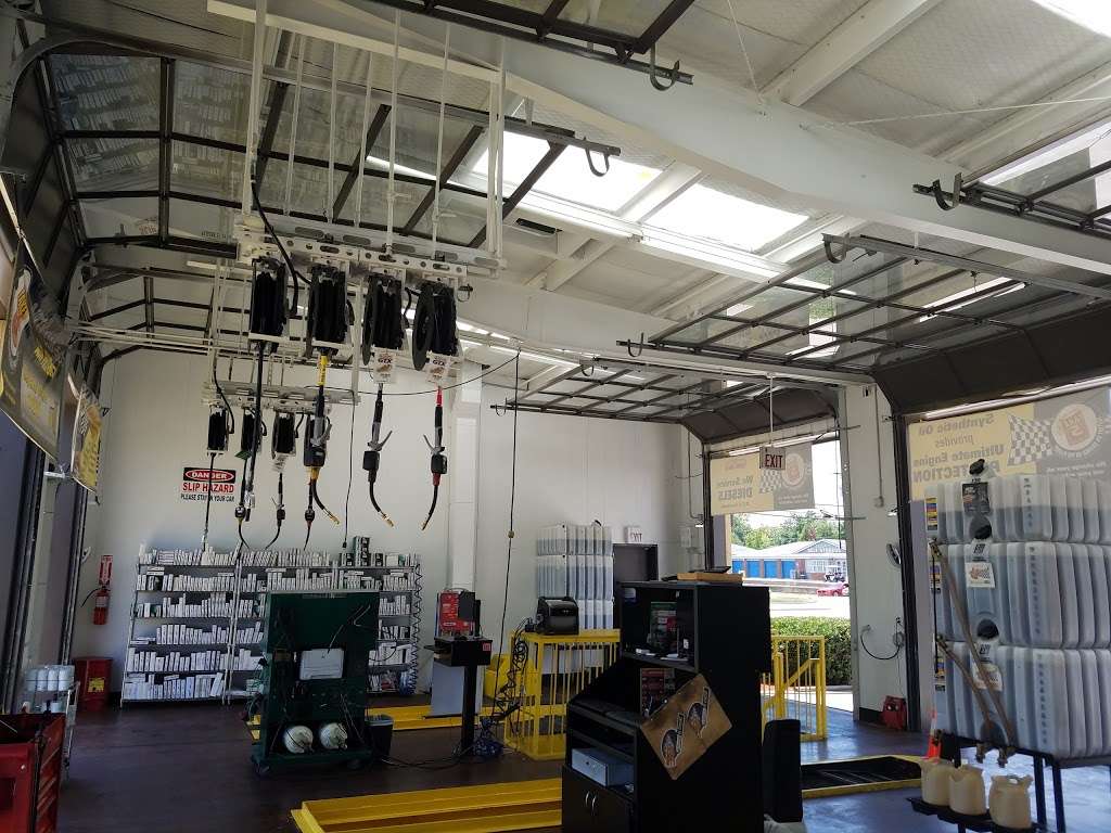 Take 5 Oil Change | 9707 Plano Rd, Dallas, TX 75238, USA | Phone: (888) 251-0837