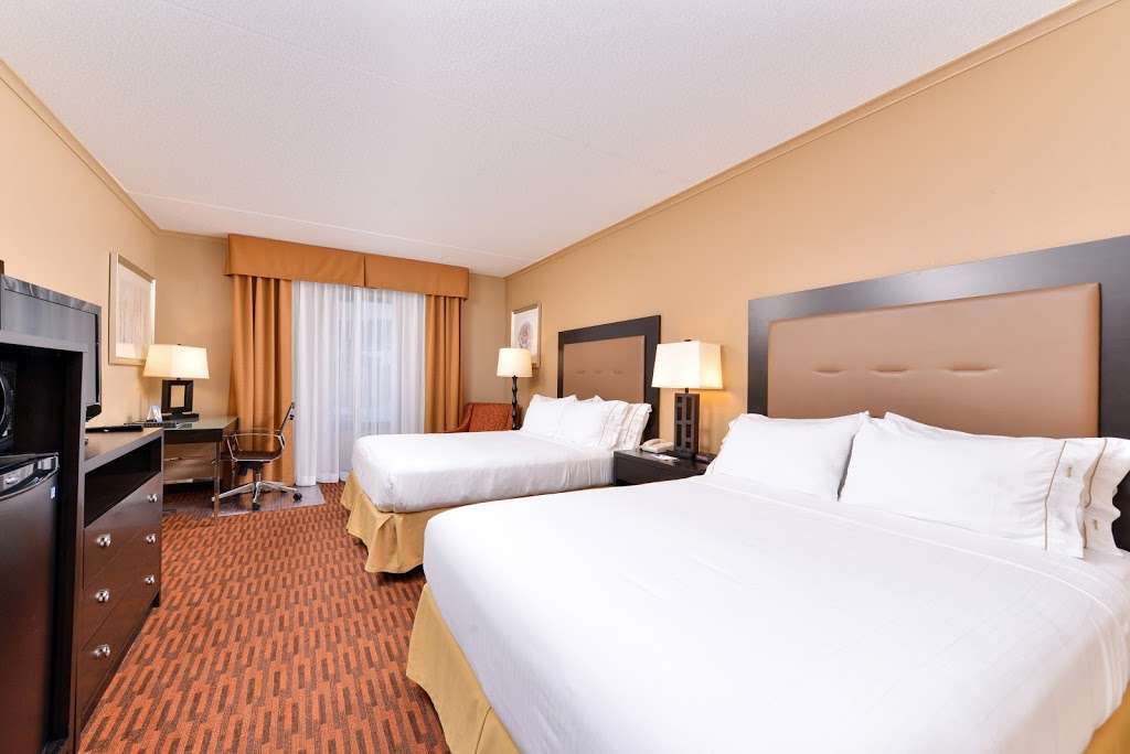 Holiday Inn Express Breezewood | 16503 Lincoln Hwy, Breezewood, PA 15533 | Phone: (814) 735-7666