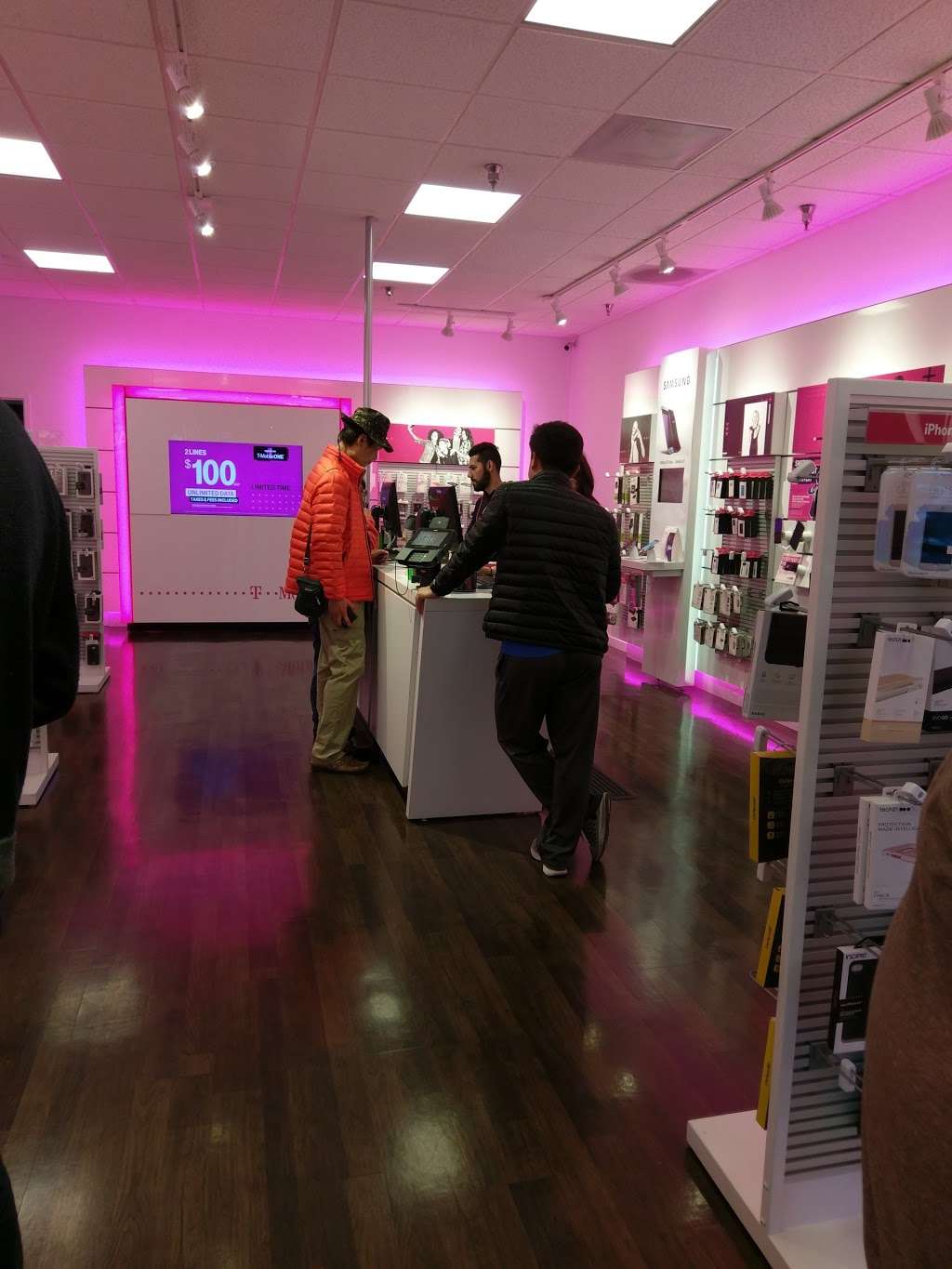 T-Mobile | 1370 El Paseo de Saratoga, San Jose, CA 95130, USA | Phone: (408) 379-1359