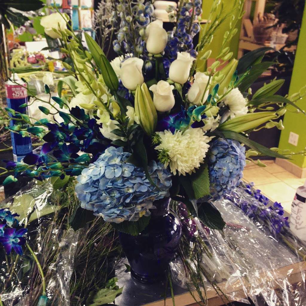 Chicago Flower Company | 3032 W Chicago Ave, Chicago, IL 60622 | Phone: (773) 227-2555