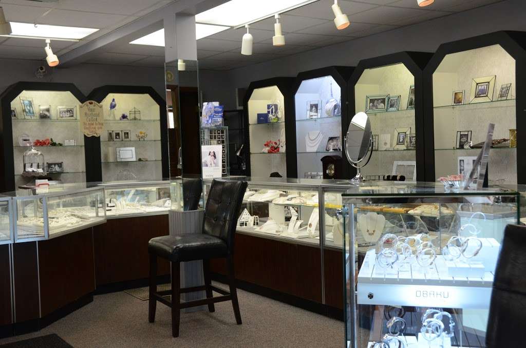 Leonards Jewelry | 215 W Liberty St, Wauconda, IL 60084, USA | Phone: (847) 526-8111