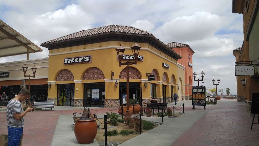 Tillys | 5701 Outlets at Tejon Pkwy, Arvin, CA 93203 | Phone: (661) 606-6002
