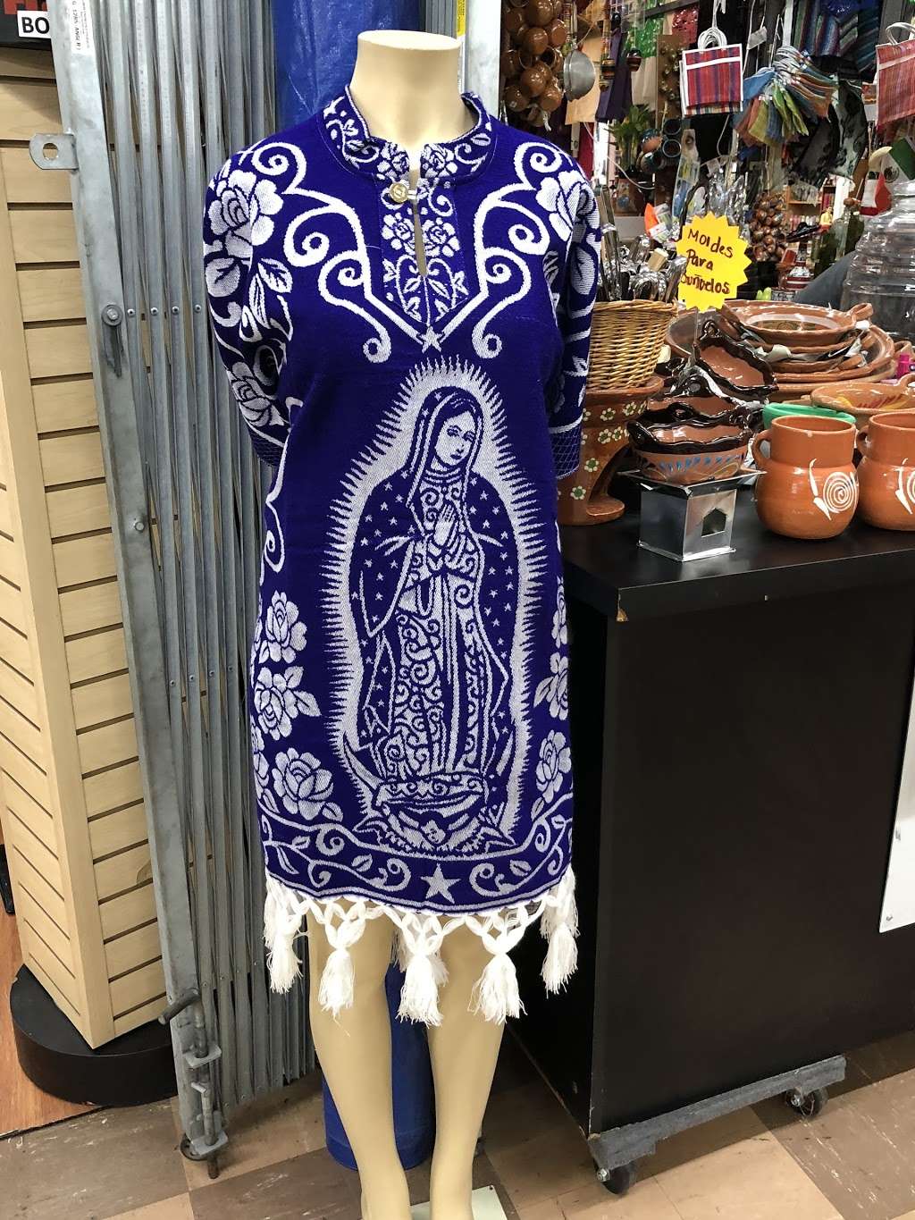 Artesanías Mexicanas “El Cantarito”. | 840 N State St, Elgin, IL 60123, USA | Phone: (847) 346-4254
