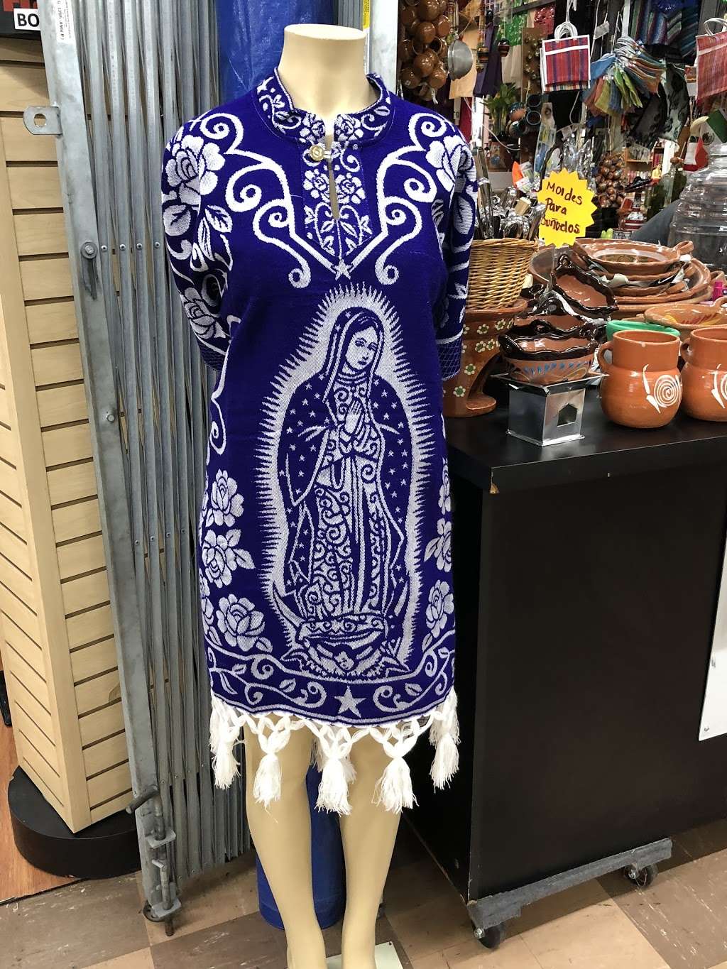 Artesanías Mexicanas “El Cantarito”. | 840 N State St, Elgin, IL 60123 | Phone: (847) 346-4254