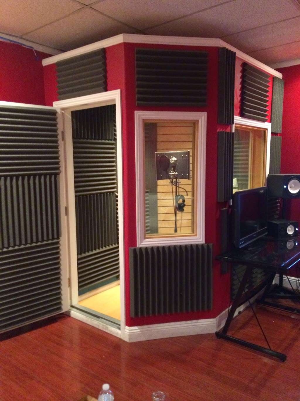 Red Room Studios | 14311 Cerise Ave #208, Hawthorne, CA 90250 | Phone: (310) 405-9601