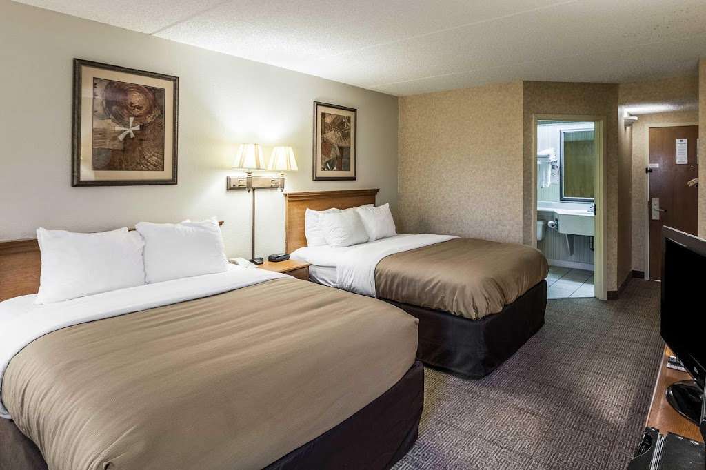 Quality Inn San Antonio Fiesta at Six Flags | 6755 N Loop 1604 W, San Antonio, TX 78249, USA | Phone: (210) 696-4766