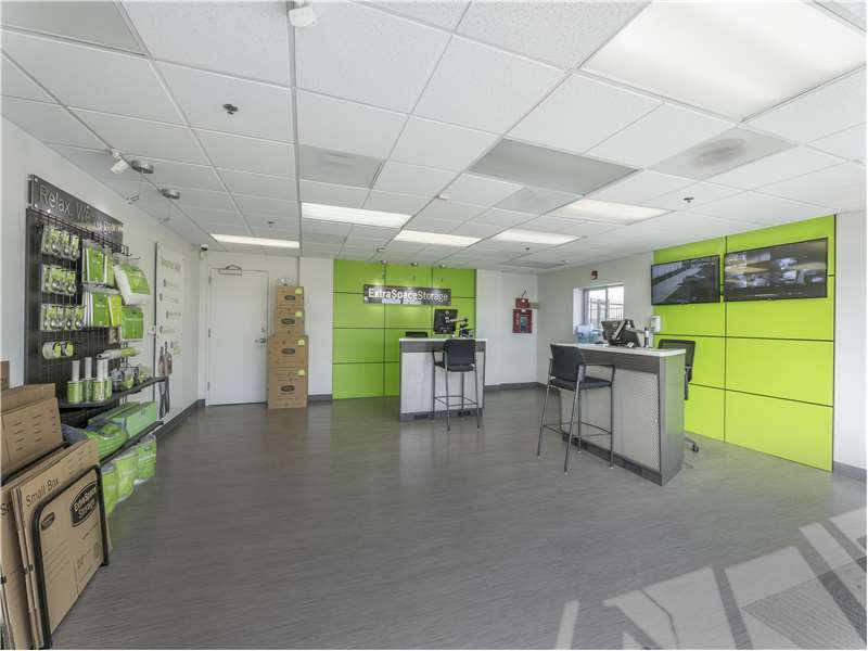 Extra Space Storage | 6401 San Leandro St, Oakland, CA 94621 | Phone: (510) 382-1600
