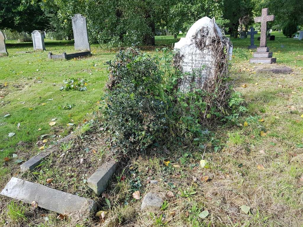 Fulham Palace Road Cemetery | 62 Bronsart Rd, Fulham, London SW6 6AB, UK