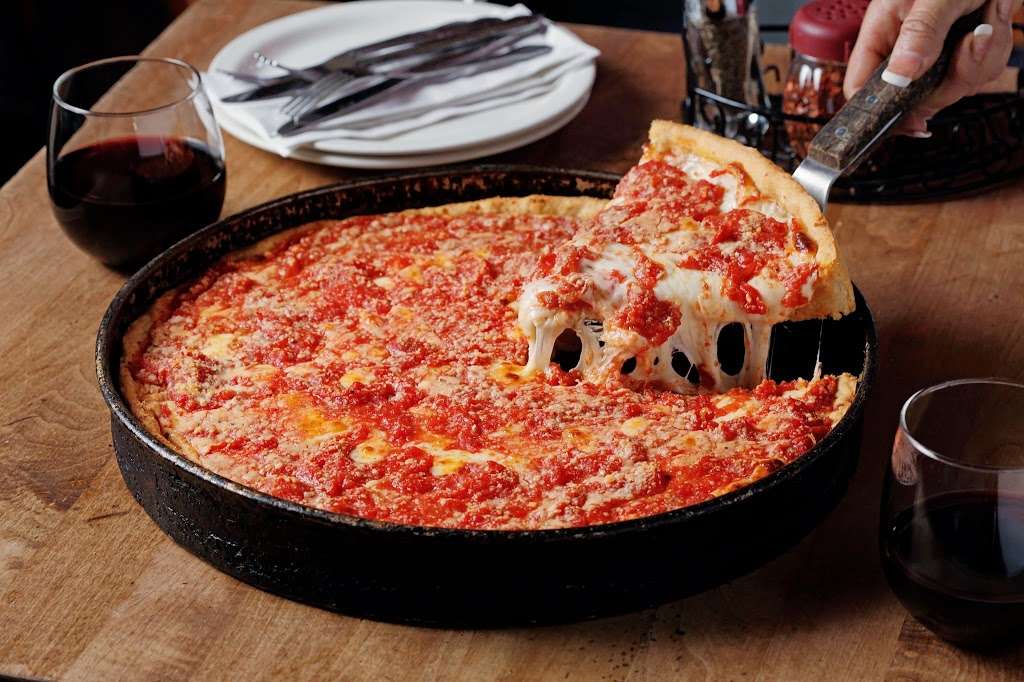 Lou Malnatis Pizzeria | 343 E Geneva Rd, Carol Stream, IL 60188, USA | Phone: (630) 668-7200