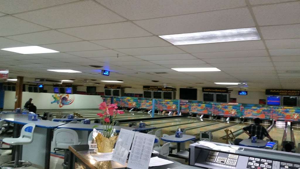 Gladstone Bowl | 300 NW 72nd St, Kansas City, MO 64118, USA | Phone: (816) 436-2695