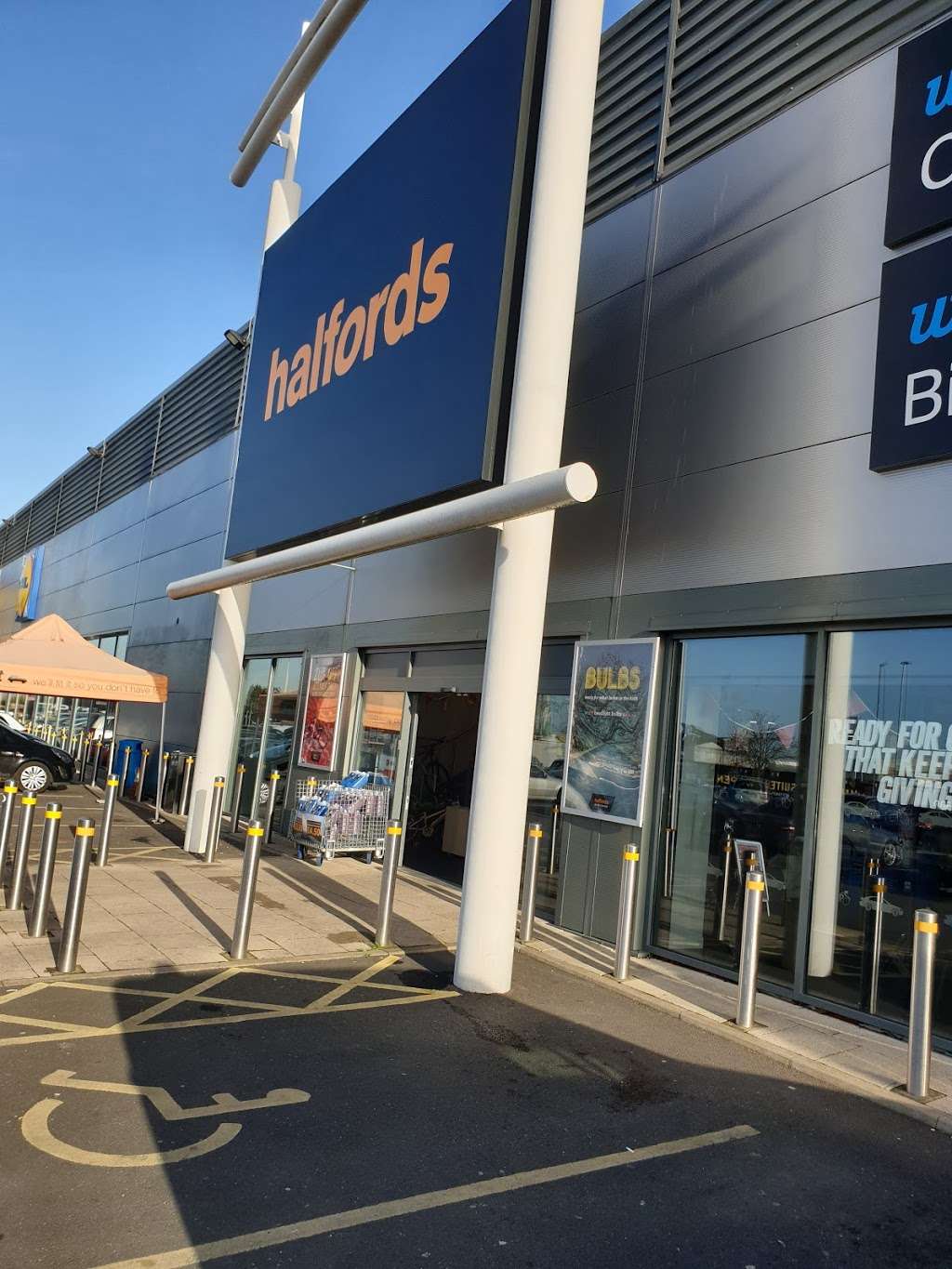 Halfords | 2, Plough Lane Retail Park, Plough Ln, London, Wimbledon SW17 0BW, UK | Phone: 020 8417 8880