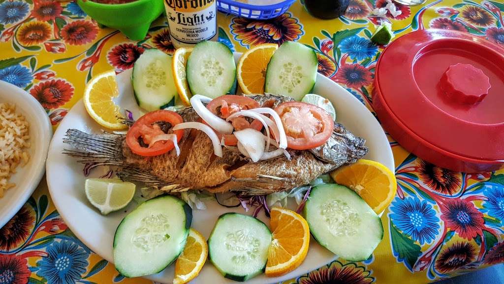 Mariscos Las Palmas | 777 E Vista Way #206, Vista, CA 92084, USA | Phone: (760) 945-9261