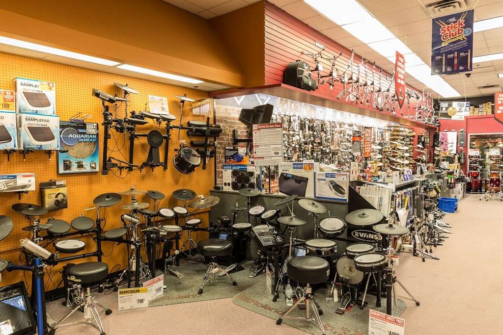 Guitar Center | 2620 Chemical Rd, Plymouth Meeting, PA 19462, USA | Phone: (610) 832-0800