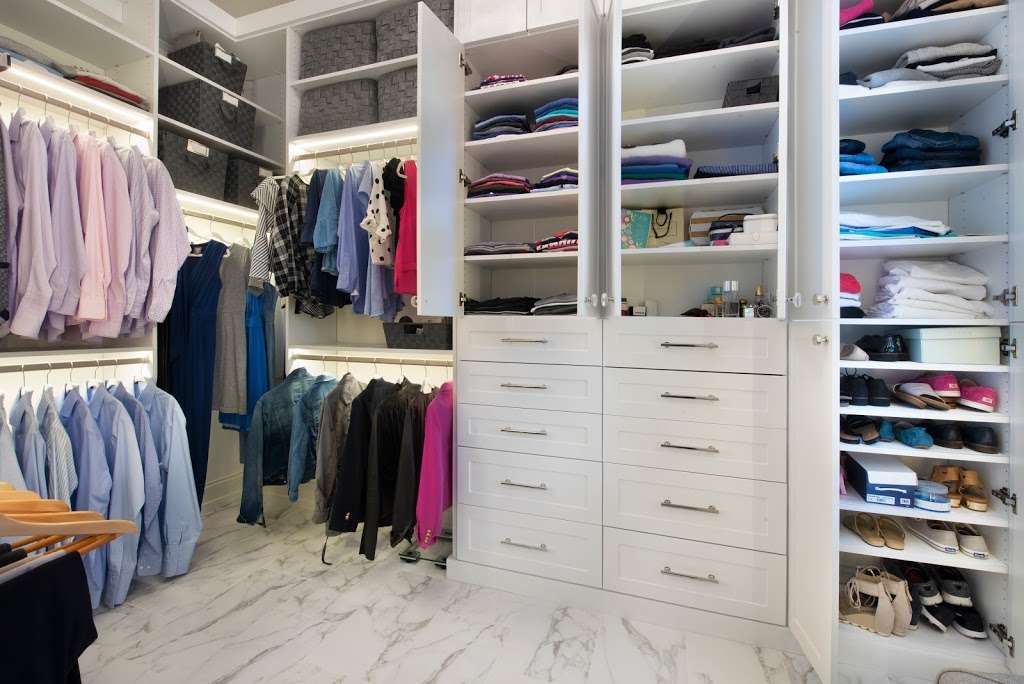 Closet Works Home Goods Store 2112 C2 N Clybourn Ave Chicago