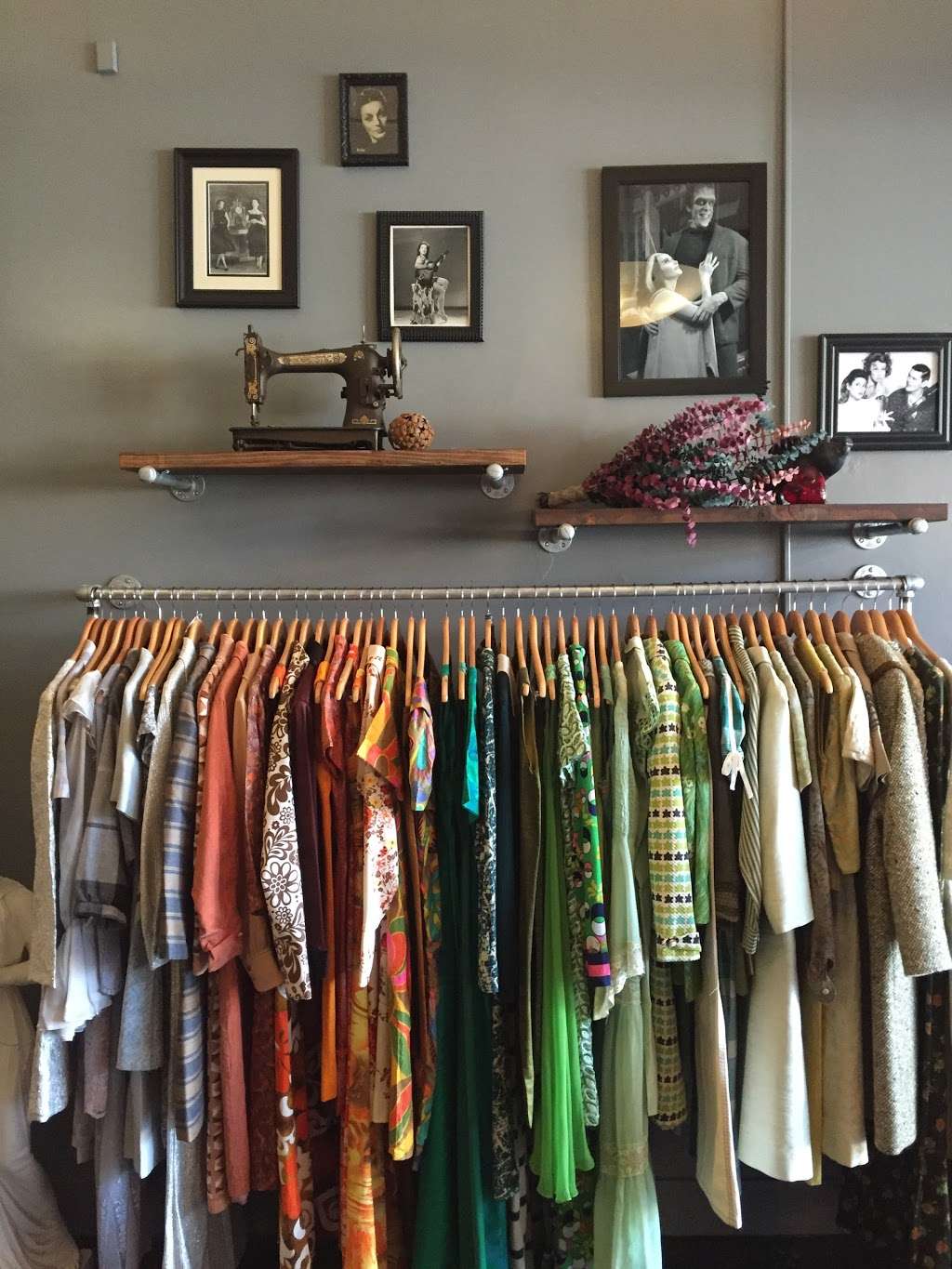 Slone Vintage | 3208 W Magnolia Blvd, Burbank, CA 91505, USA | Phone: (818) 861-7892