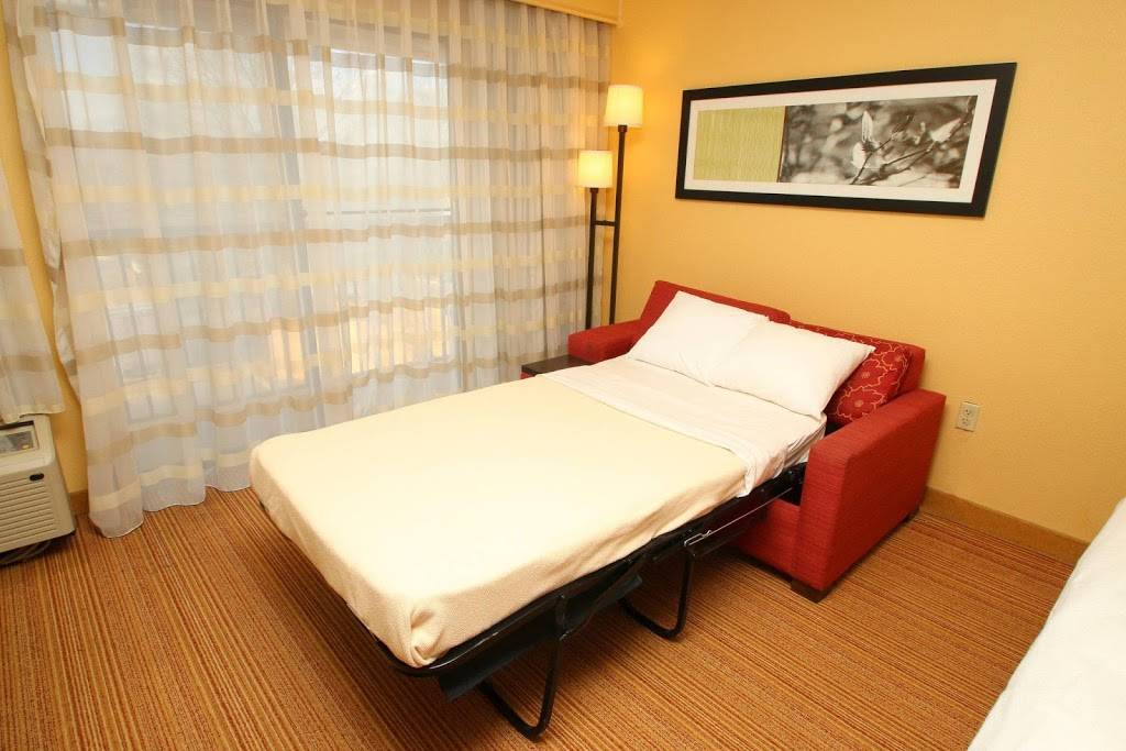 Courtyard by Marriott Chesapeake Greenbrier | 1562 Crossways Blvd, Chesapeake, VA 23320, USA | Phone: (757) 420-1700