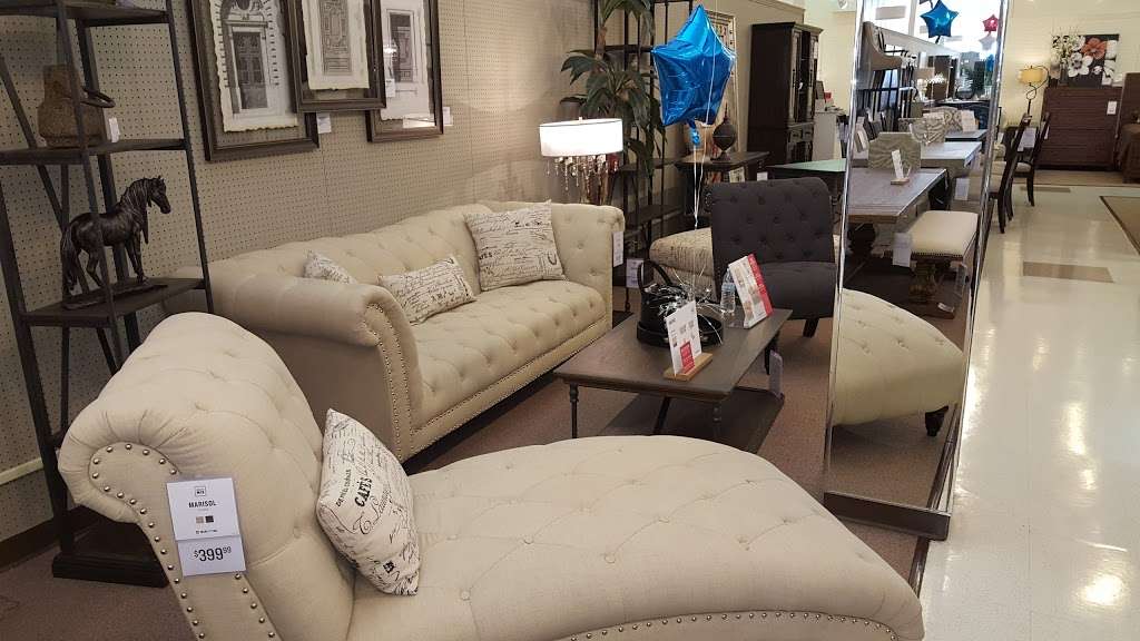 Value City Furniture | 4380 E New York St, Aurora, IL 60504, USA | Phone: (630) 236-6600