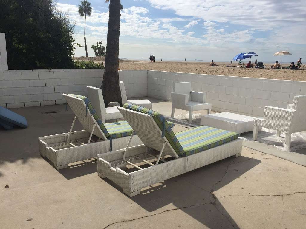 Beach House Recovery Sober Living For Women | 7041 Trolleyway S, Playa Del Rey, CA 90293