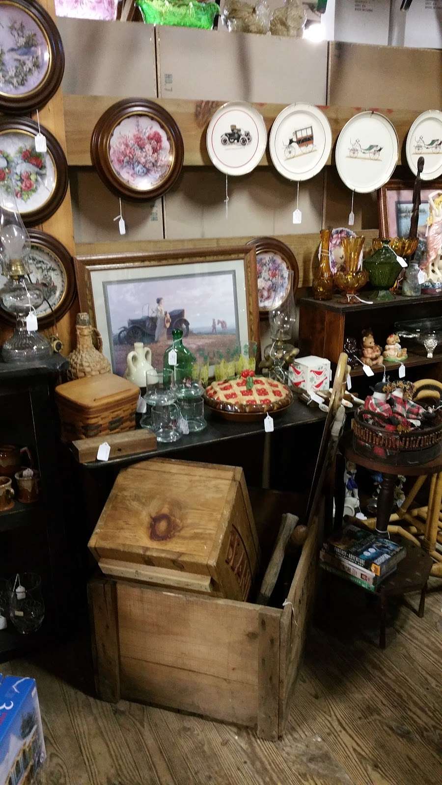 Marketplace Antiques & Collectibles LLC | 12440 Sussex Hwy, Greenwood, DE 19950, USA | Phone: (302) 349-5400