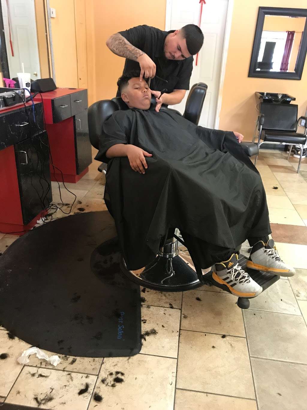 Tovars Cuts Unisex | 7179 Dixie Dr, Houston, TX 77087, USA | Phone: (713) 497-5031