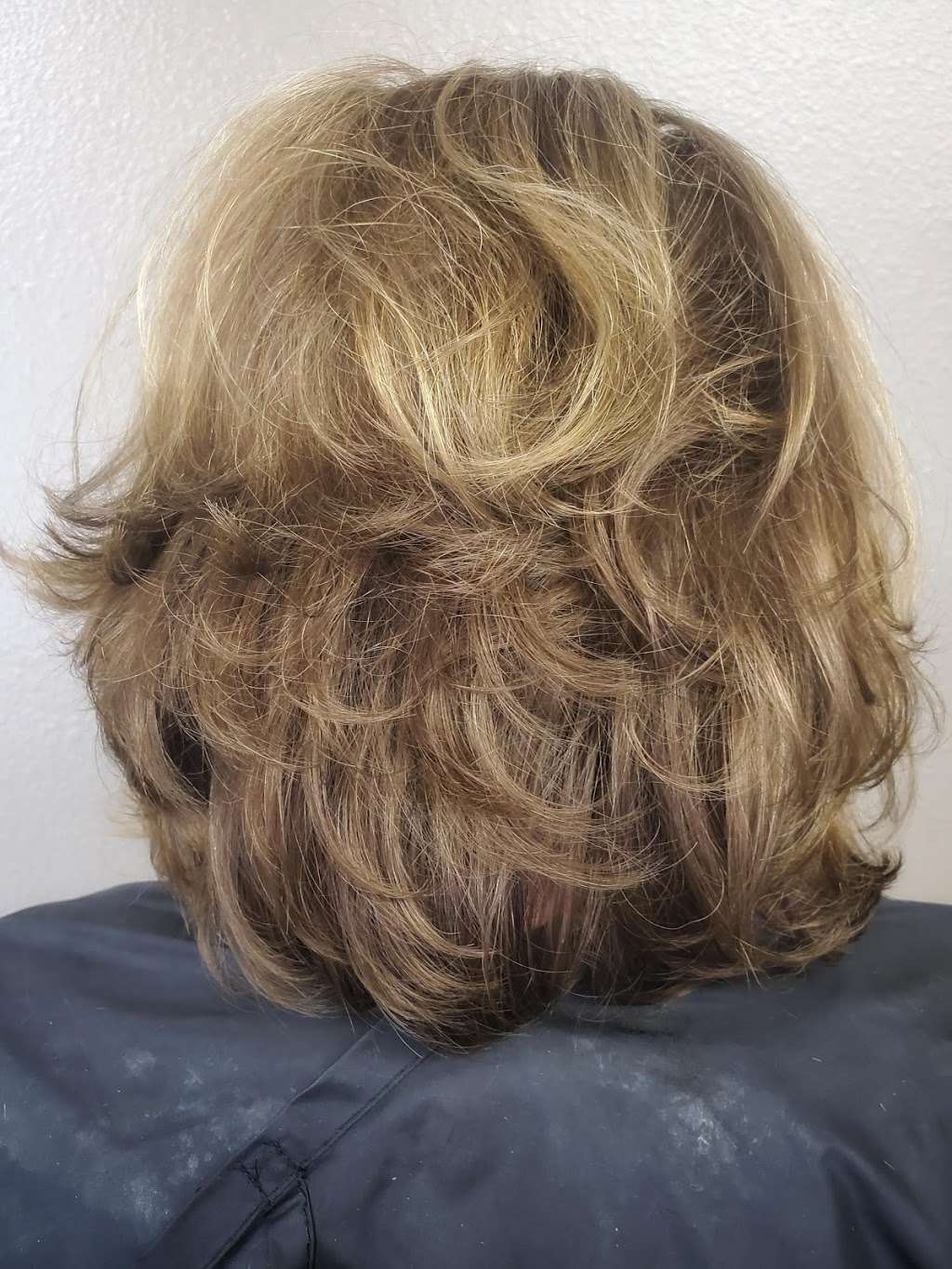 Caseys Chic Cut and Color | 888 Hwy 90 E, suite D, Sealy, TX 77474, USA | Phone: (832) 986-8024