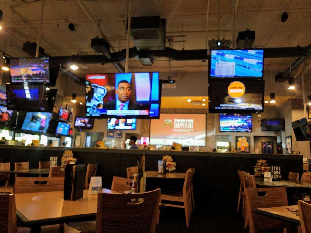 Buffalo Wild Wings | 18965 Bear Valley Rd, Apple Valley, CA 92308, USA | Phone: (760) 961-1500