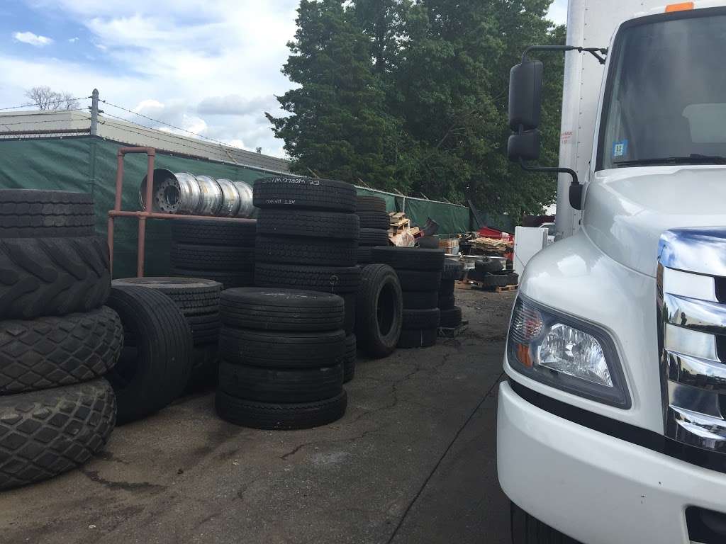 Service Tire Truck Center - Commercial Truck Tires at Edison, NJ | 3 Sutton Pl, Edison, NJ 08817 | Phone: (908) 561-8473