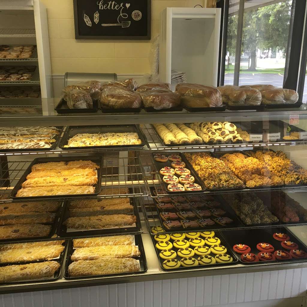 Mikas Old World Bakery Inc | 64 N Old Rand Rd, Lake Zurich, IL 60047, USA | Phone: (847) 438-7233