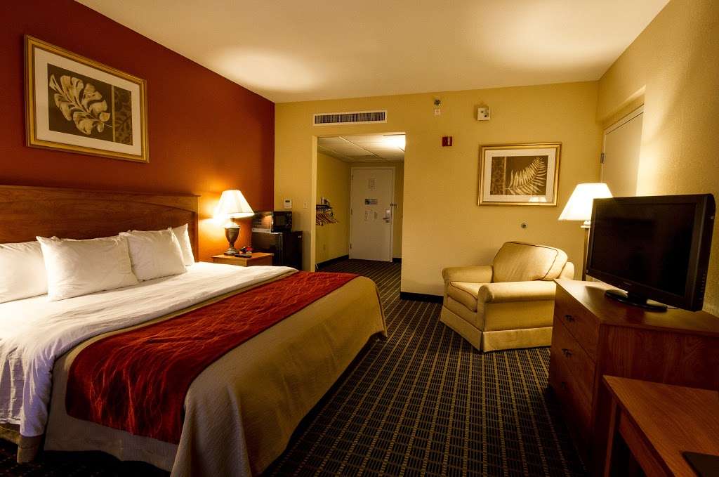 Clarion Inn & Suites Miami Airport | 5301 NW 36th St, Miami Springs, FL 33166, USA | Phone: (305) 871-6000