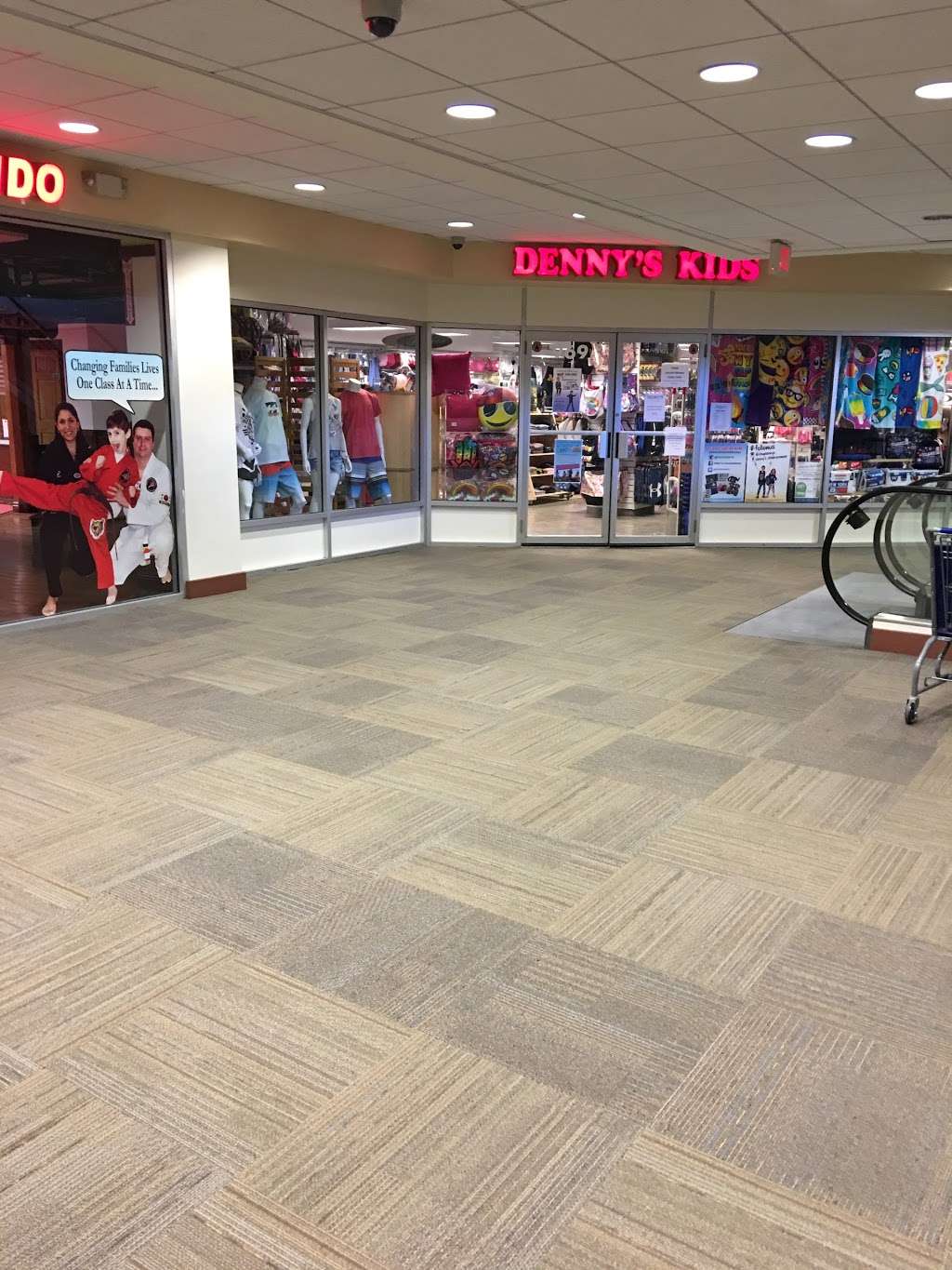 Dennys Fashion, Style, For All | 969 Central Park Ave # D, Scarsdale, NY 10583, USA | Phone: (914) 722-6077