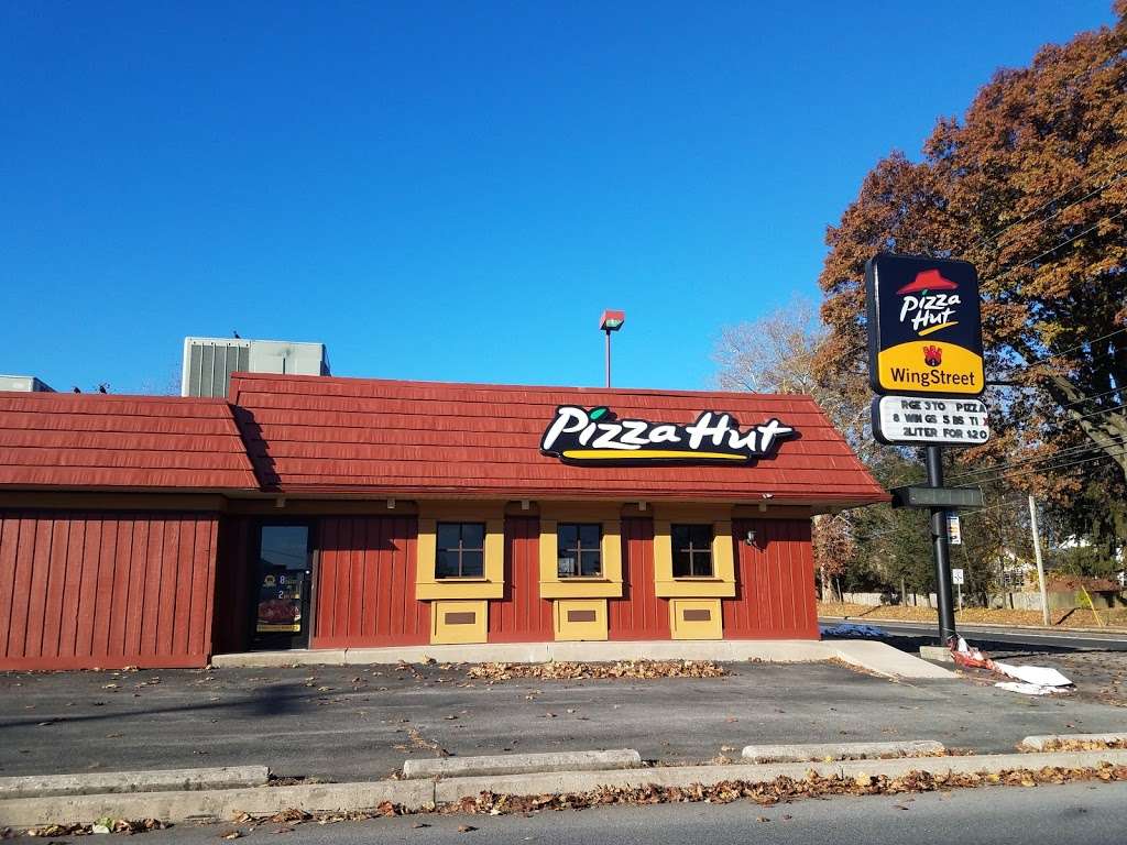 Pizza Hut | 2920 Penn Ave, West Lawn, PA 19609, USA | Phone: (610) 678-8401