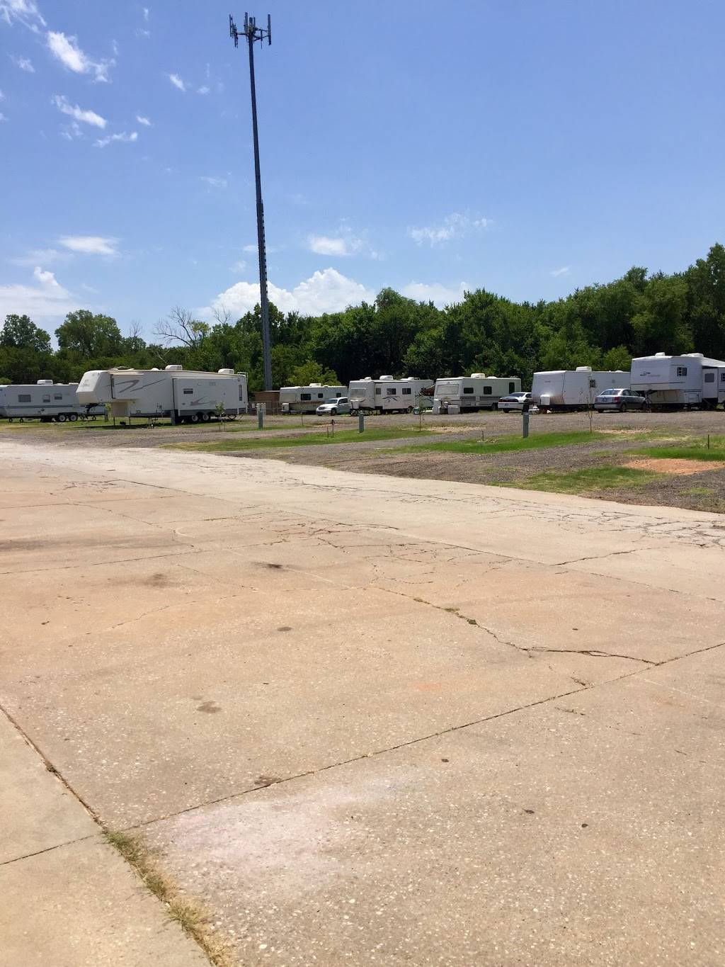 Aumann Acres - RVpark | 3000 Interstate 35 Service Rd, Oklahoma City, OK 73111, USA | Phone: (405) 837-8720