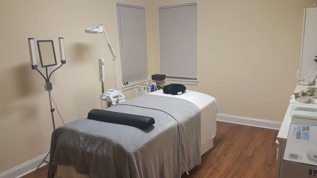 Beauty Corner Hair Salon | 8146 N Milwaukee Ave, Niles, IL 60714, USA | Phone: (773) 603-6425