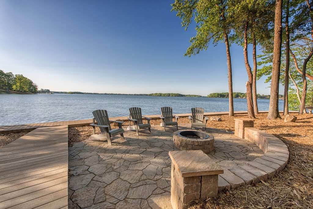 Lake Norman Getaway Vacation Home | 395 Barber Loop, Mooresville, NC 28117, USA | Phone: (704) 924-0510