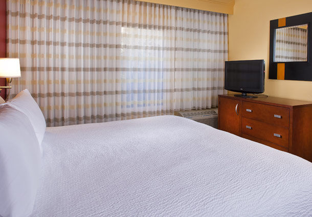 Courtyard by Marriott Orlando Airport | 7155 N Frontage Rd, Orlando, FL 32812, USA | Phone: (407) 240-7200