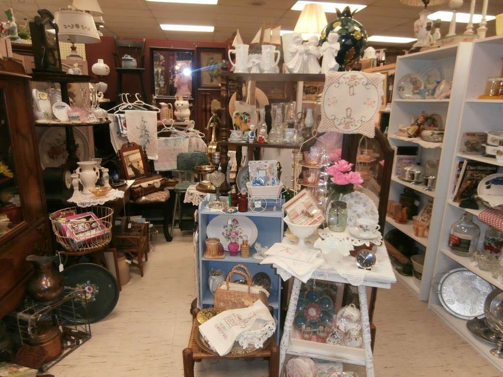 Antique Alley | 1325 Matthews-Mint Hill Rd, Matthews, NC 28105 | Phone: (704) 847-3003