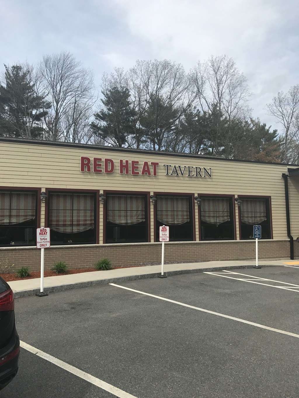 Red Heat Tavern of Wilmington | 300 Lowell St, Wilmington, MA 01887, USA | Phone: (978) 447-5669