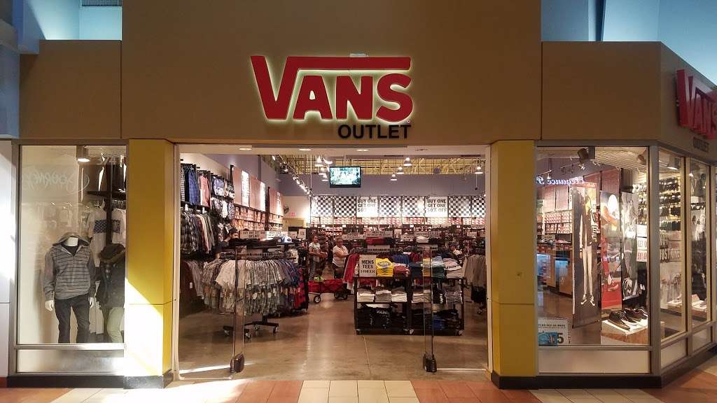 Vans | 14500 W Colfax Ave #374, Lakewood, CO 80401 | Phone: (303) 525-2920