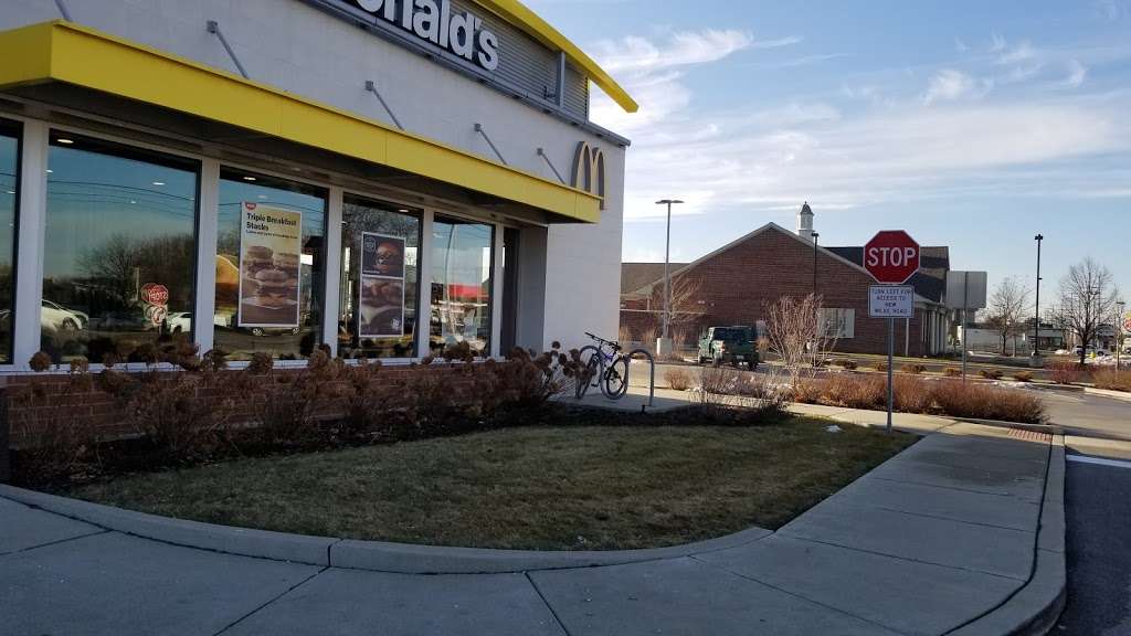 McDonalds | 1775 Algonquin Rd, Rolling Meadows, IL 60008, USA | Phone: (847) 806-0660