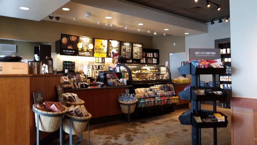 Starbucks | 1922 Gateway Center Dr, Belvidere, IL 61008, USA | Phone: (815) 544-5859